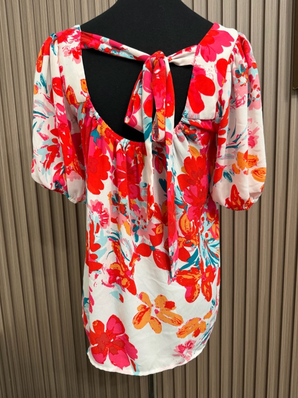 Savanna Jane Embroidery Short Sleeve Top with Red & Pink Blooms Size Small - Picture 4 of 11